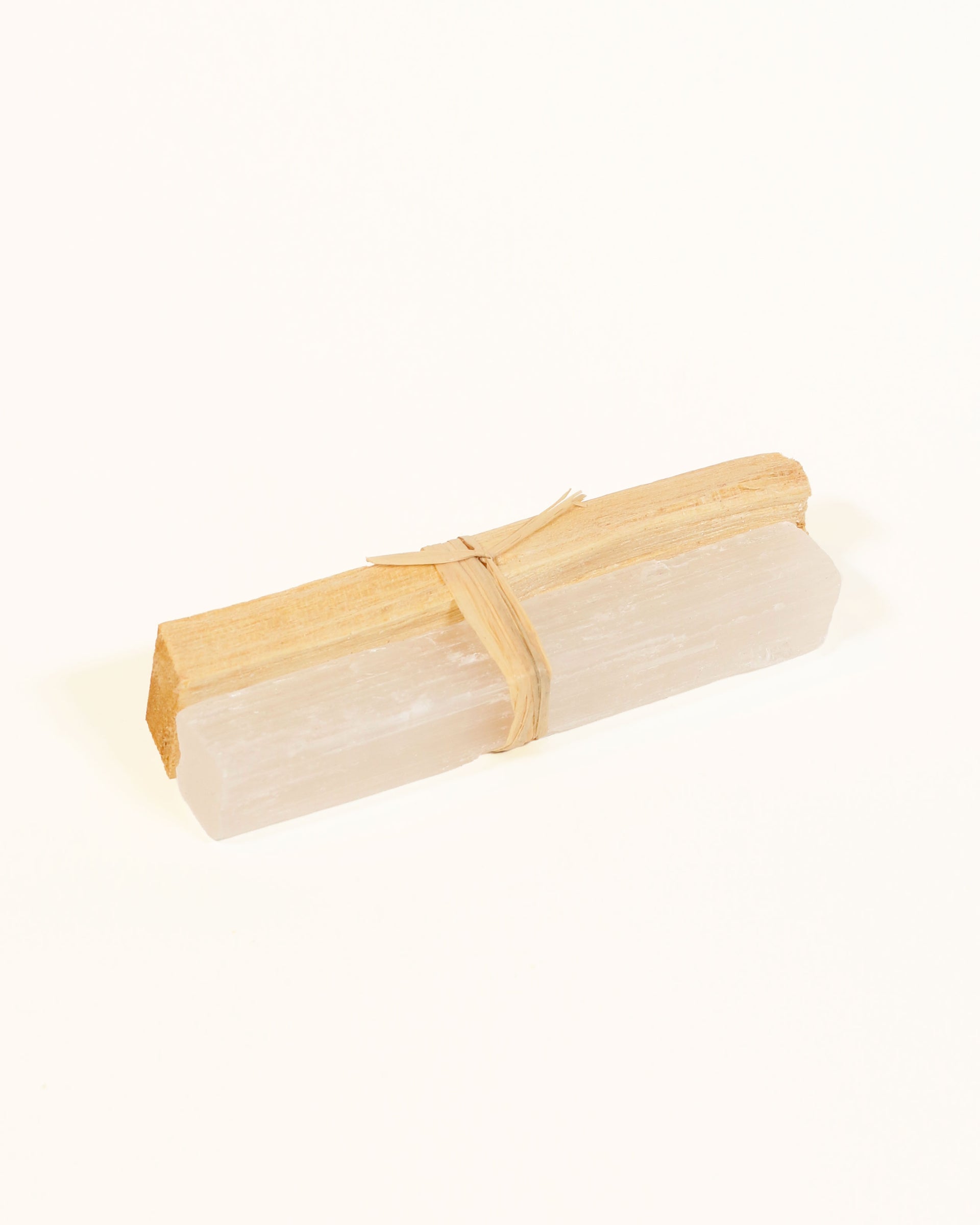 Palo Santo et bâton de sélénite – purification et harmonie